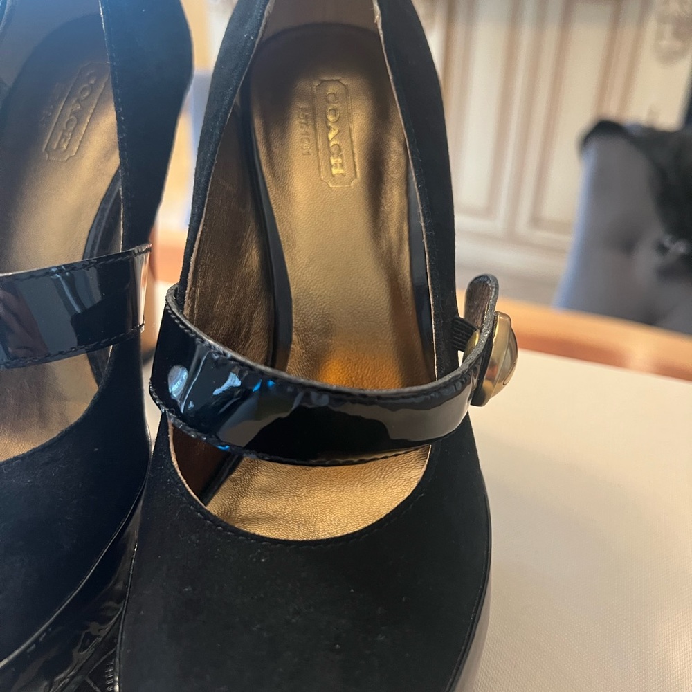 Beautiful Coach shoes - Picture 5 of 7